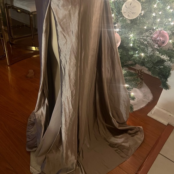 Elegant Embellished Evening Gown - Picture 4 of 16